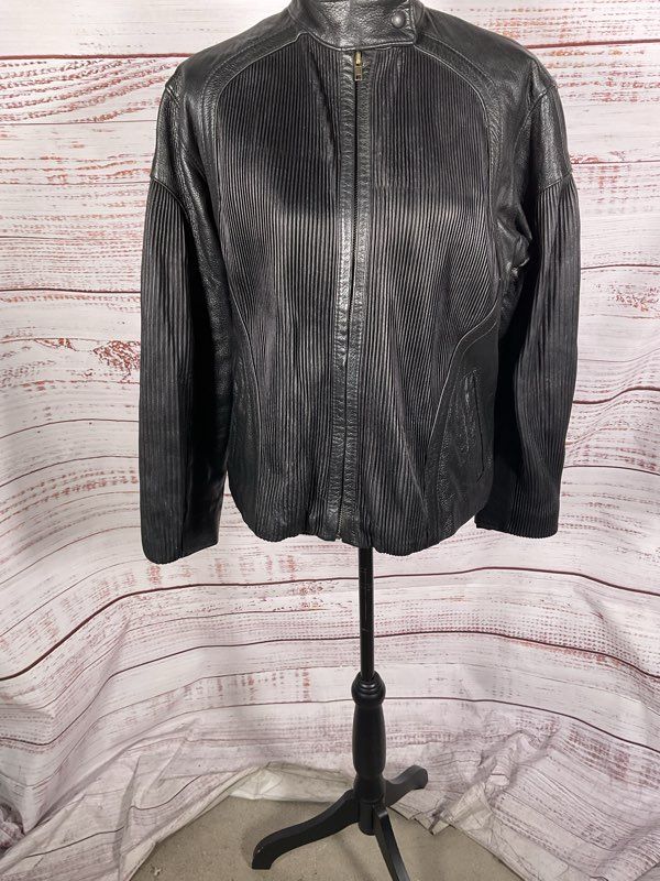 Vintage BMB Women's Black Leather Zip Up Biker Jacket Size L