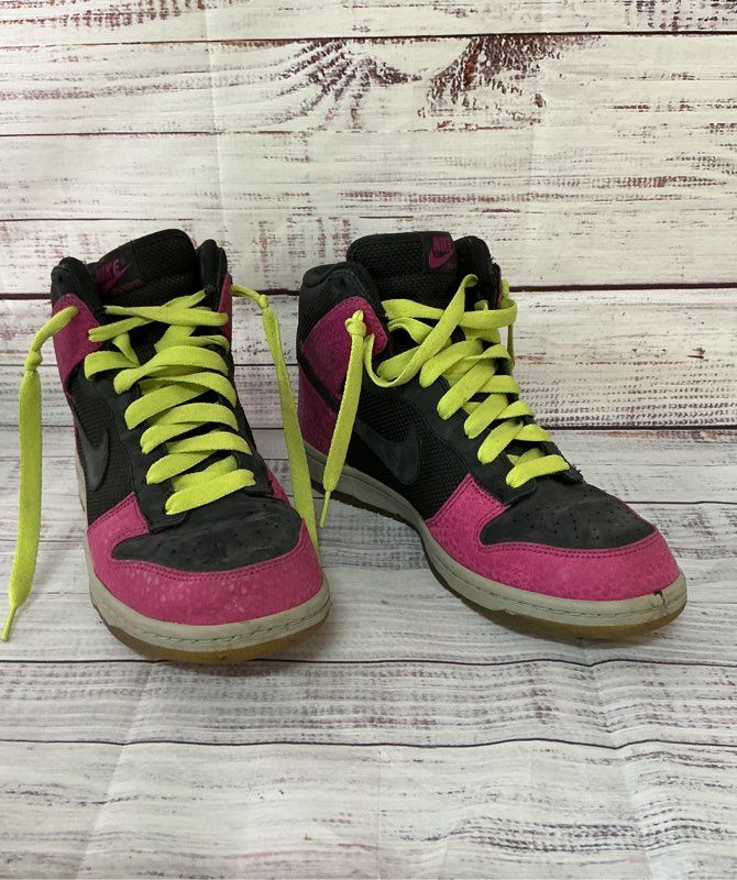 Nike Dunk High Supreme Spark Rave Pink High top Sneakers Size 8 COMES WITH BOX