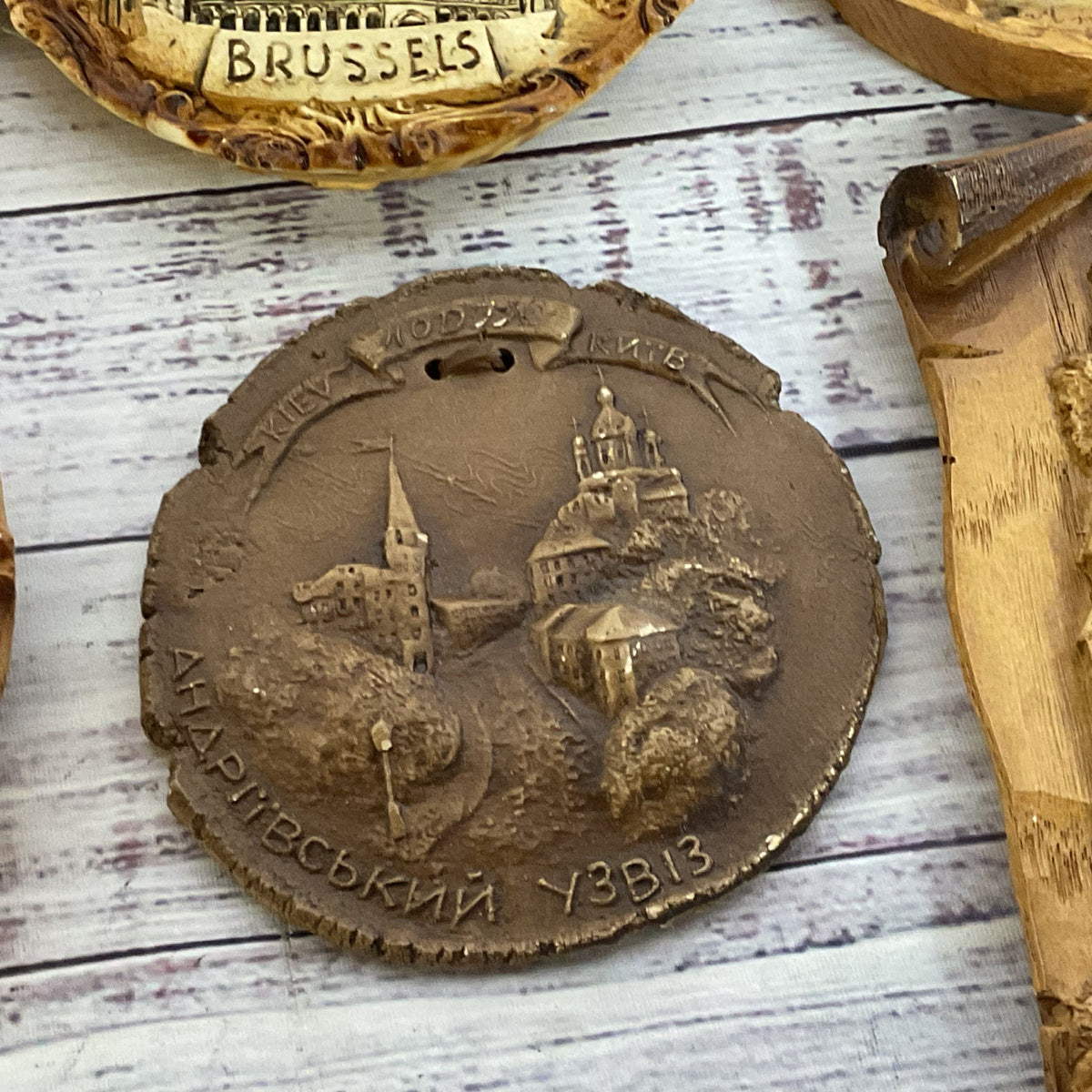 VTG/ANTIQUE Mini Souvenir Wood Carved 3-D Europe Cities Hanging Plates- 3.75"