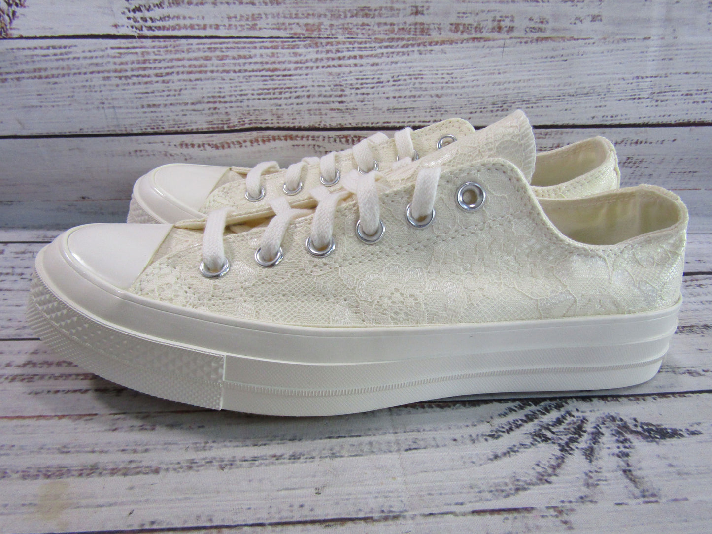 Converse Chuck 70 Ox Women's Vintage White Floral Lace Low Top Sneakers A13666C