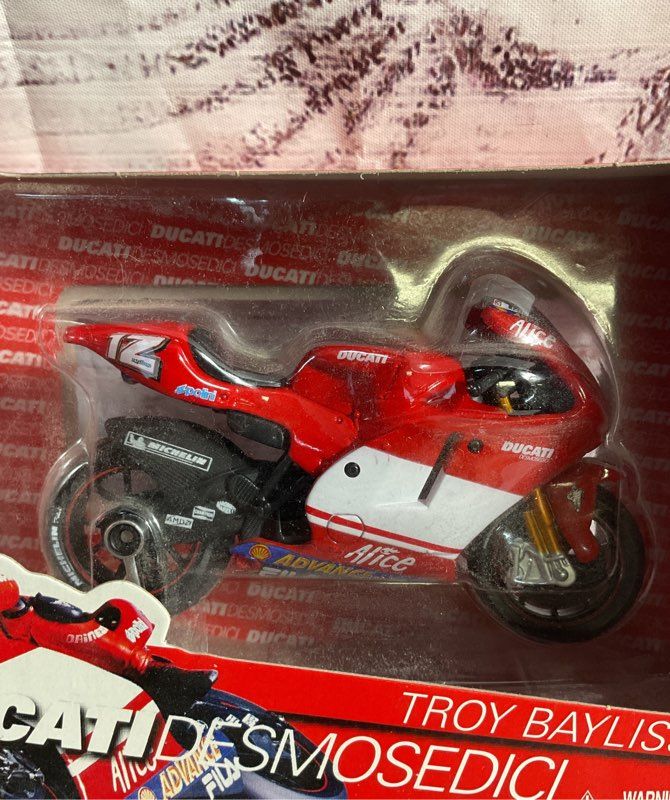 Maisto 1:18 Ducati Corse Desmosedici Troy Bayliss #12 Diecast Model Tb21 New