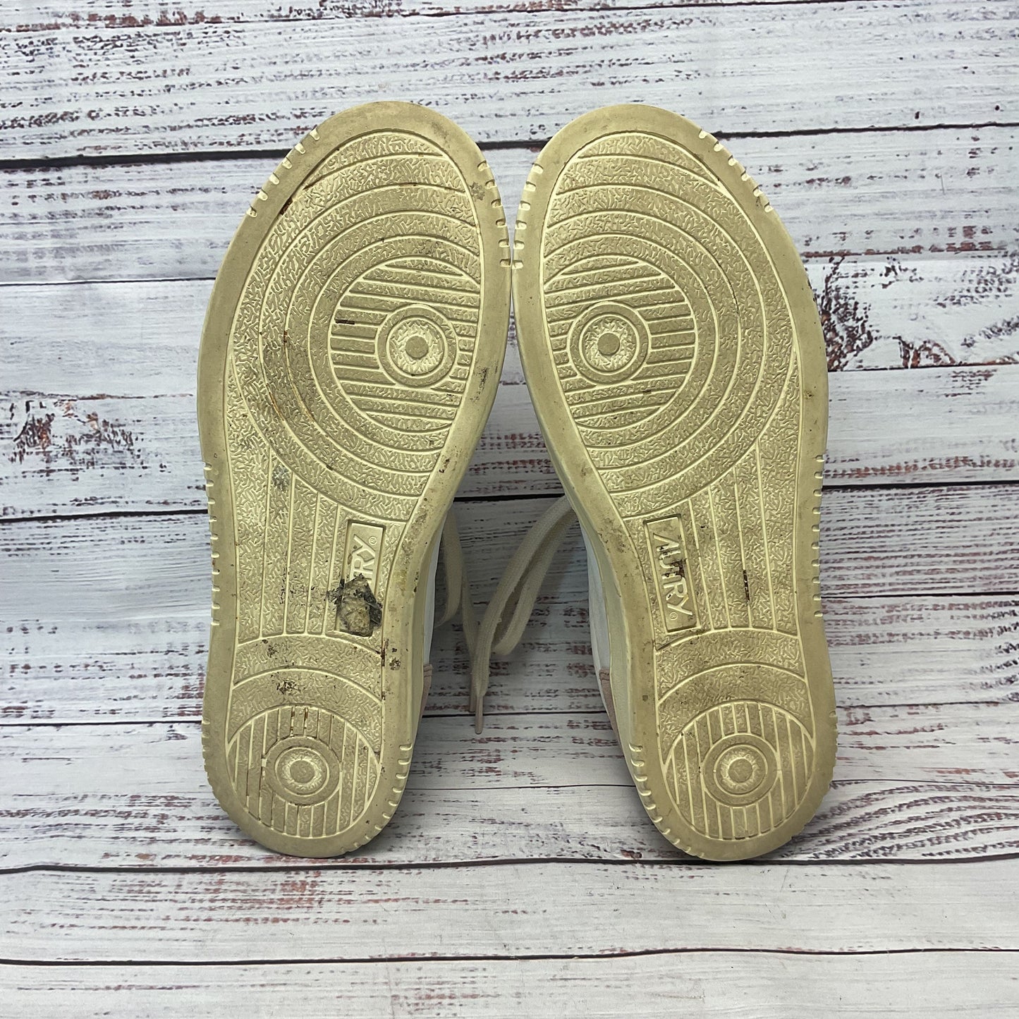 Autry Medalist Low-Top White Athletic Shoe Women Size 9.5