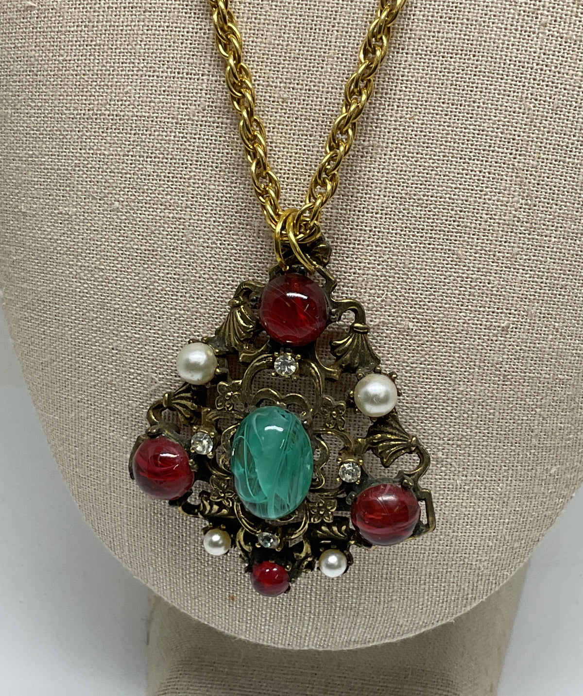 SA Gold Tone Pendant Vintage Necklace