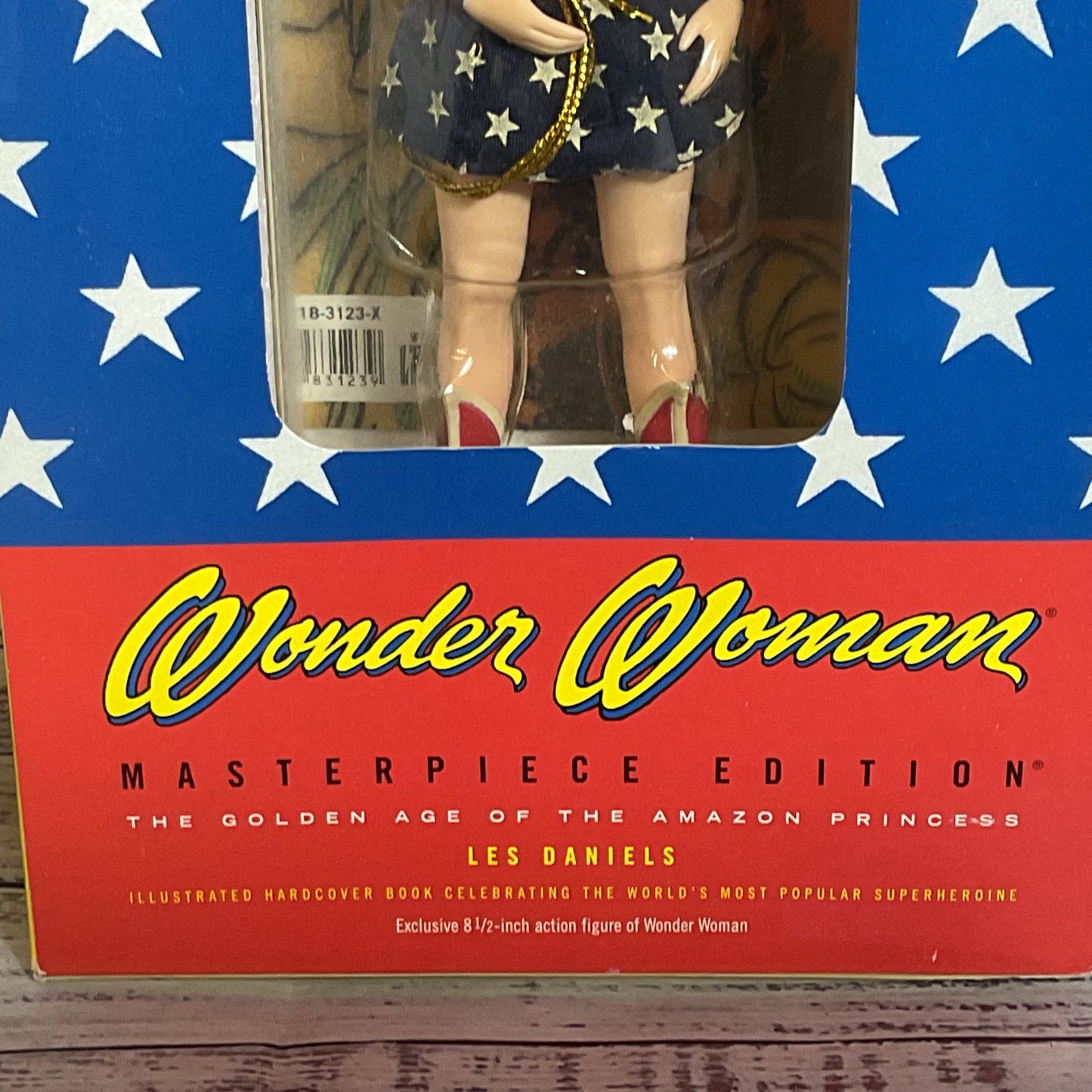 DC Comics Wonder Woman 8.5" Masterpiece Edition-Statue & Book by Les Daniels
