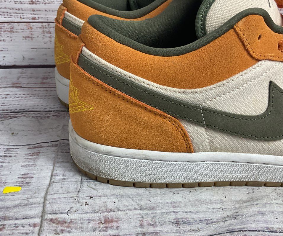 Air Jordan 1 Low SE Sneakers Light Curry 11