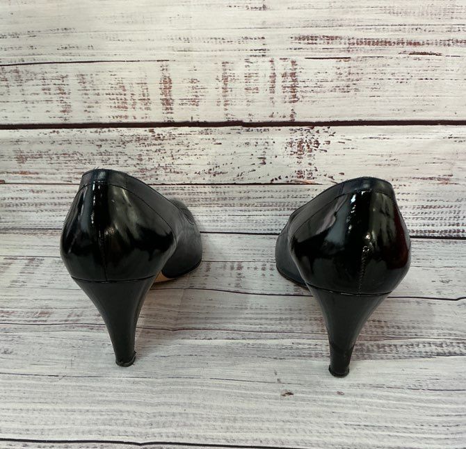 Used with Box Salvatore Ferragammo Navy Pump Heel Size 8 AA (Narrow)
