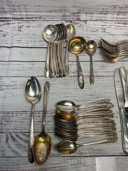 Holmes And Edwars Romance Silver Plated Flatware Set + Serving Pieces 76 Pieces