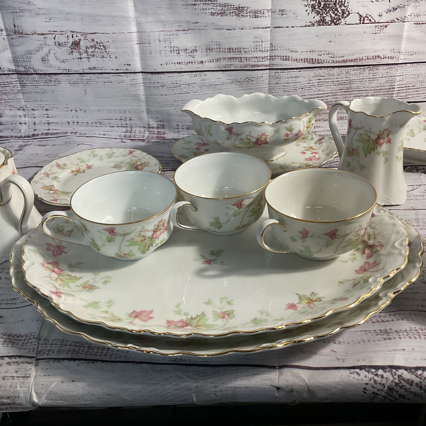 VTG. HUTSCHENREUTHER Germany "Maple Leaf" Scalloped Dish Set- 47 Pieces