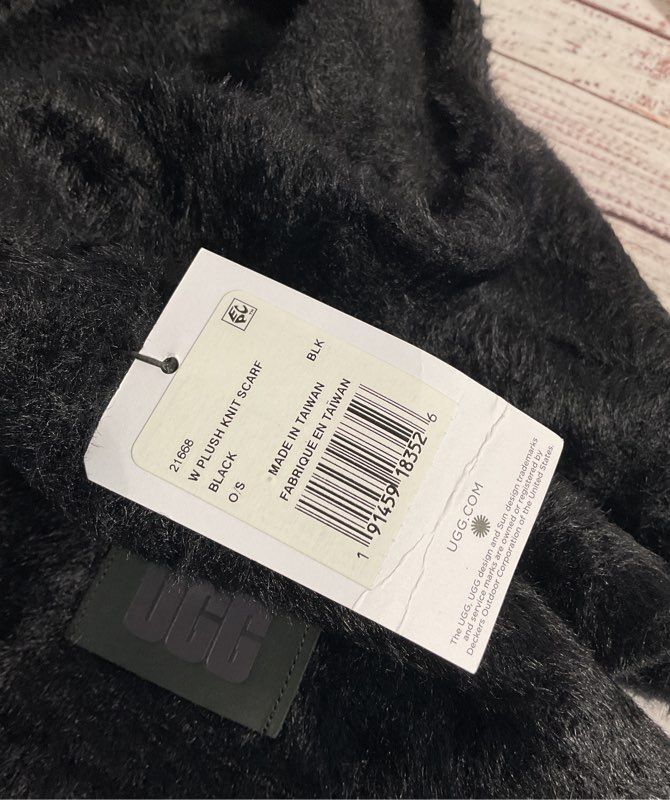 NWT UGG Women's Plush Knit Black Scarf