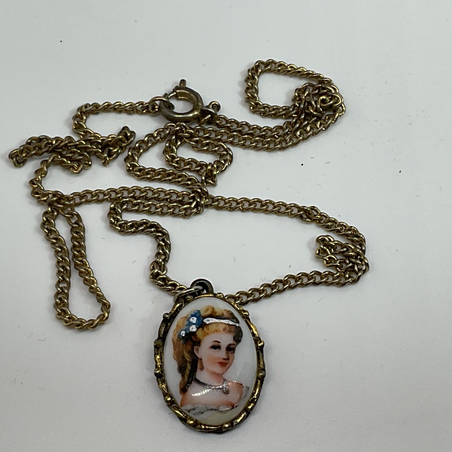 VTG./ANTIQUE LIMOGES Gold Tone Hand Painted Porcelain Cameo Portrait 1" Pendant