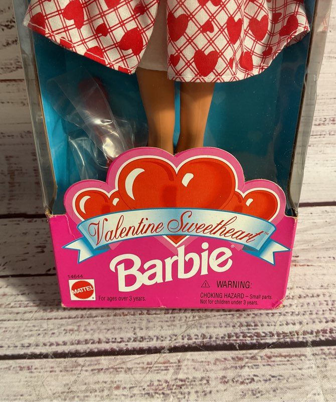 NIB 1995 Valentine Sweetheart Barbie Doll Special Edition Mattel 14644