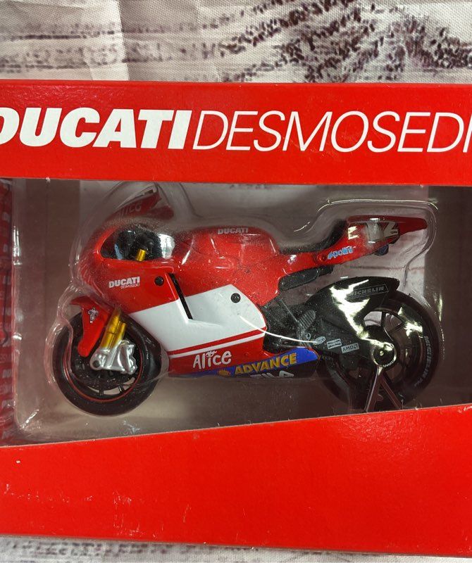 Maisto 1:18 Ducati Corse Desmosedici Troy Bayliss #12 Diecast Model Tb21 New