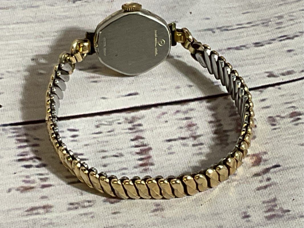 VTG. HELBROS Women's Gold Tone Stretch Band Watch
