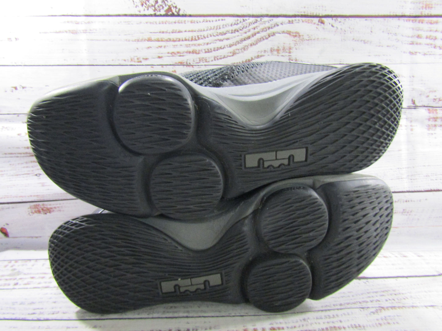 Nike LeBron Witness 4 Men's Black Mid-Top Sneakers Size 11 BV7427-003