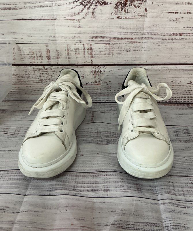 Women's Alexander McQueen Oversized Leather Sneakers Size 36 US 6 Retail $590