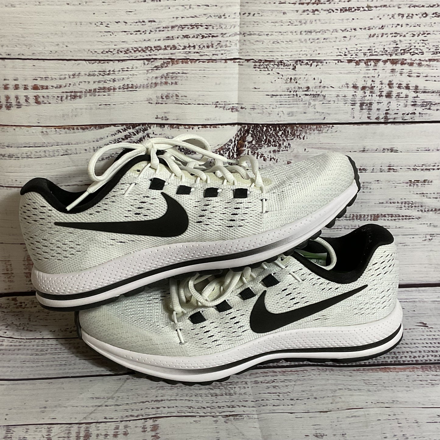 NWOB NIKE Air Zoom Vomero 12 #863766-100 Women's White Running Shoes- SZ 8