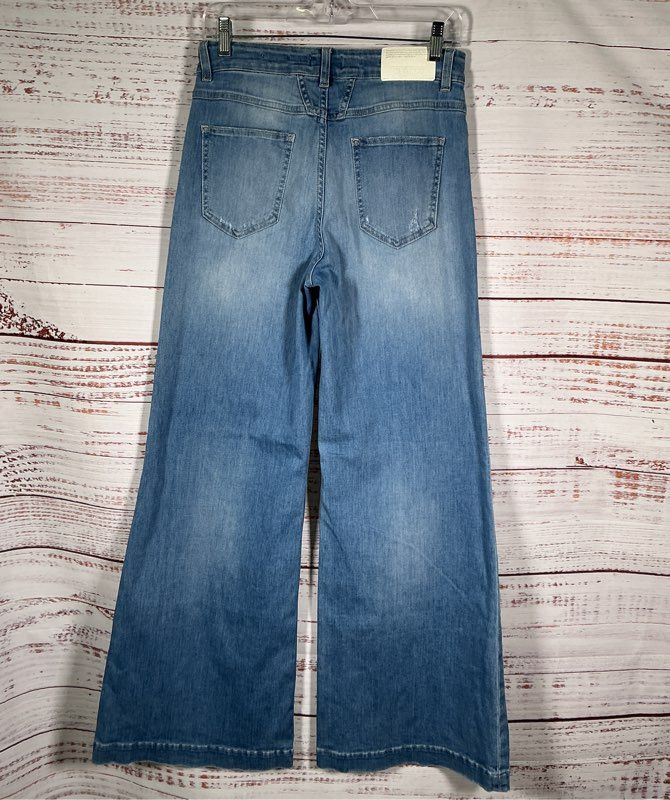 Women's Closed Made in Italy Glow Up Light Blue Flared Jeans Size 28 Retail $355