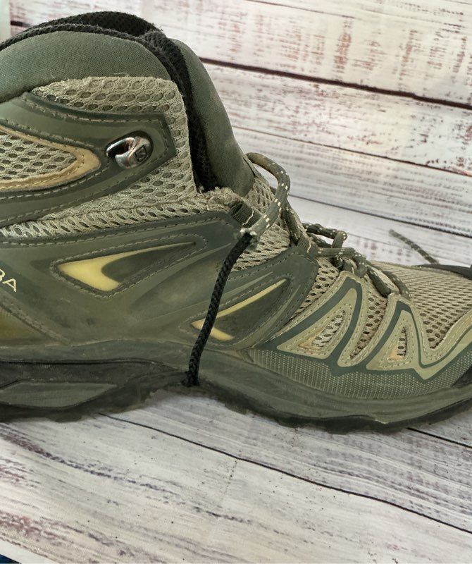 Women's Salomon X Ultra Mid GTX Hiking Boot In Olive Green Size 7