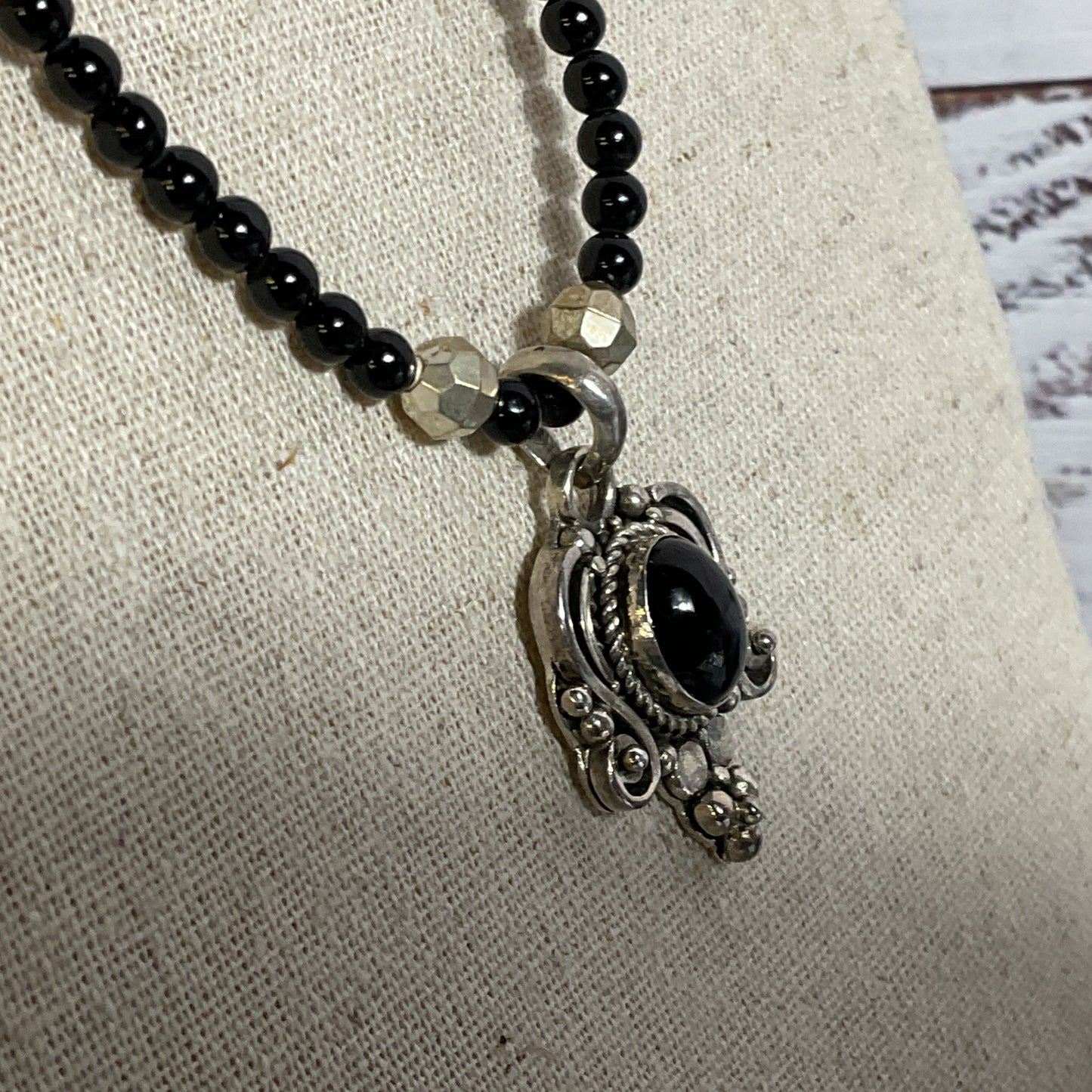 VTG. Sterling Silver Clasp & Pendant Onyx Beaded 18" Necklace