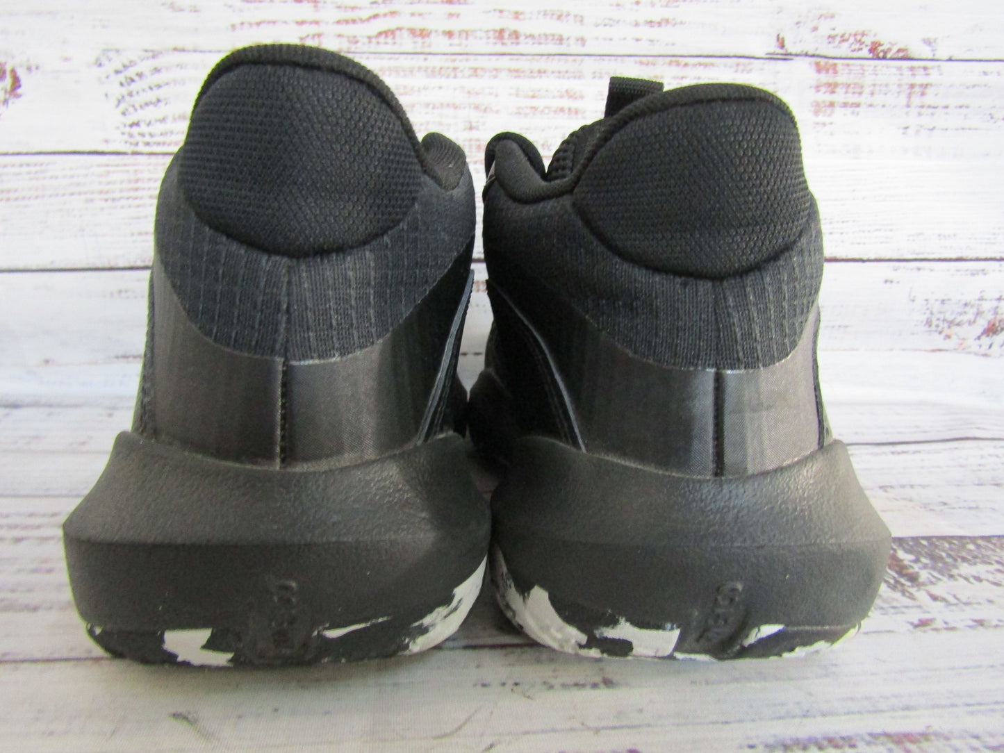 Under Armour Lockdown 7 Boy's Black Mid-Top Sneakers Size 7 Y 3028513-004