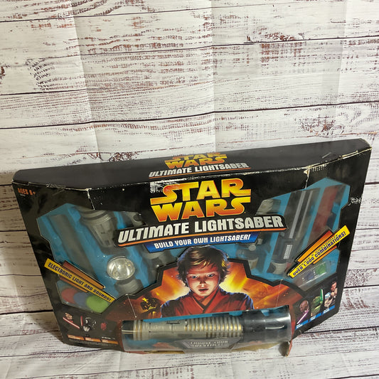 NWD 2005 HASBRO Star Wars Ultimate Lightsaber (BOX IS DAMAGED)