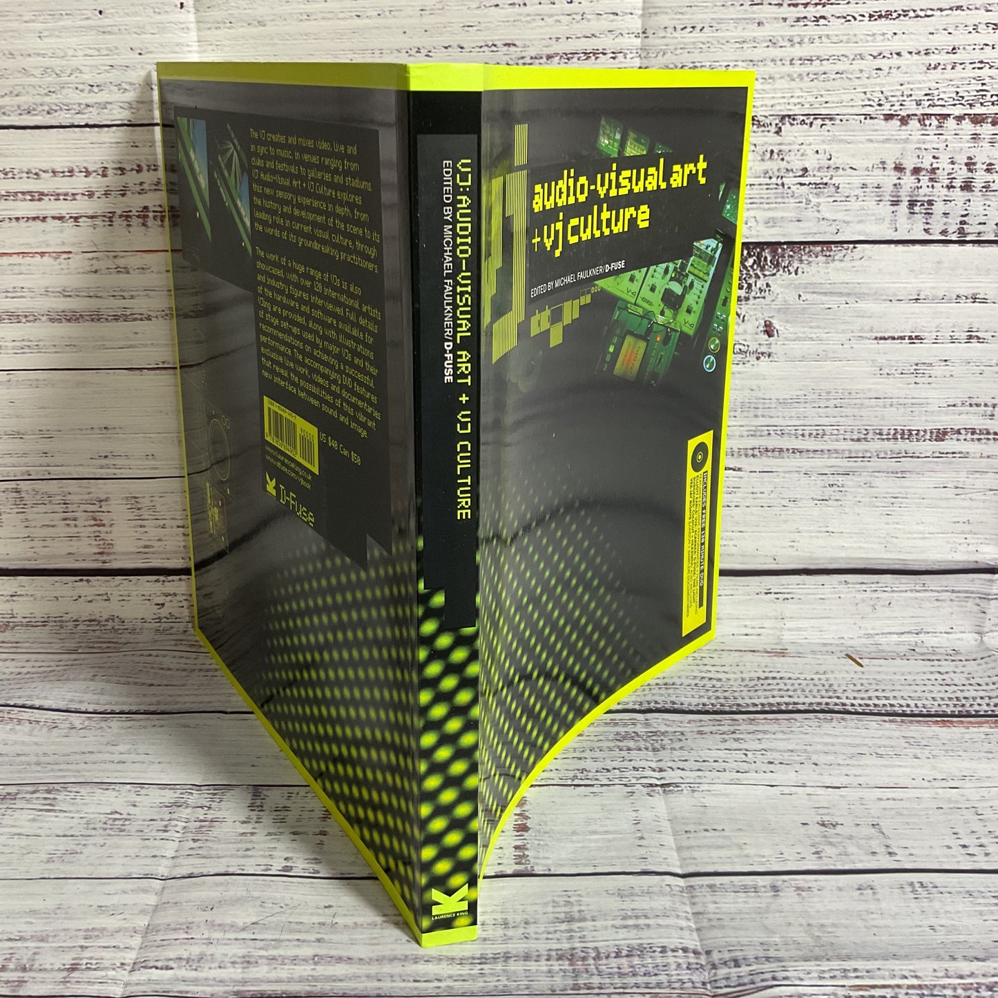 VJ: Audio-Visual Art and VJ Culture: Includes DVD