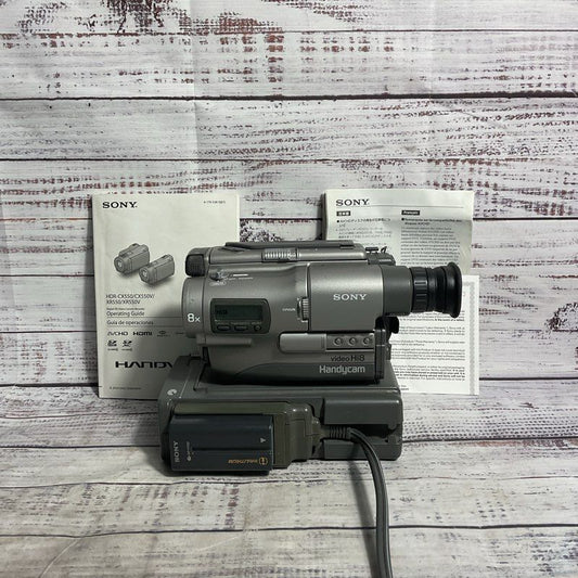 VTG. Sony Video Hi8 Handycam CCD-TR200 Handheld Camera w/ Charging Base *PARTS*