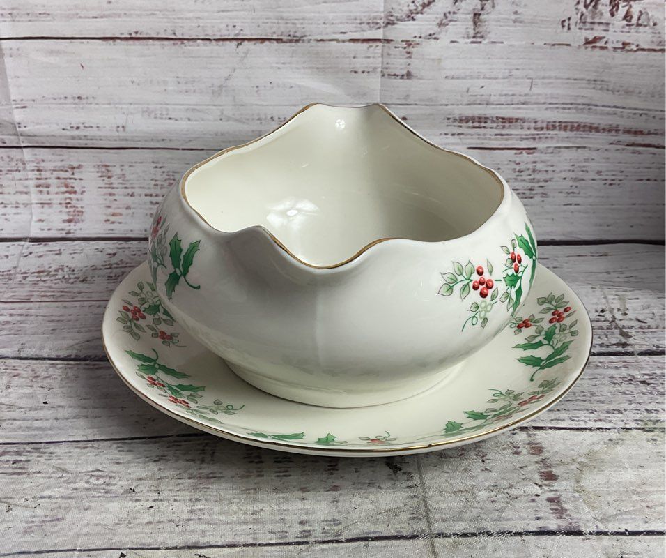 Gibson Designs Christmas Charm Delight Holiday Gravy Boat & Underplate White