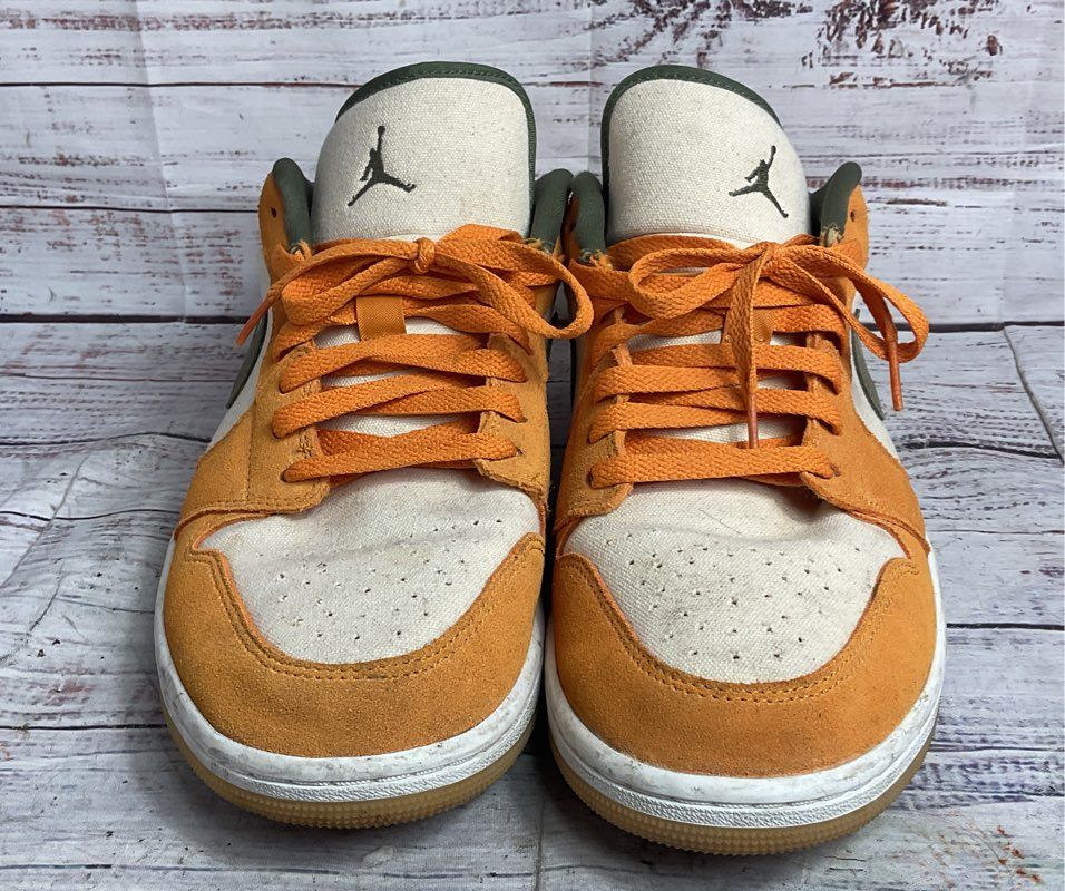 Air Jordan 1 Low SE Sneakers Light Curry 11