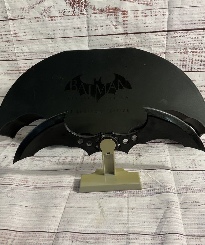 Batman Arkham Asylum Collectors Edition Baterang NO GAME