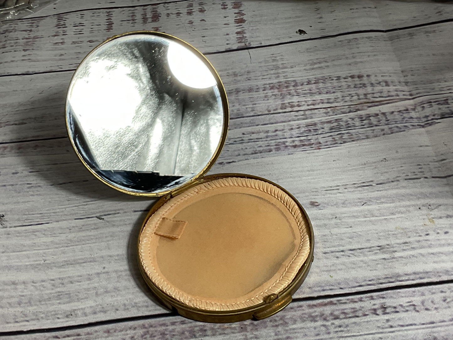 VTG. WIESNER OF MIAMI Trickettes Mother of Pearl Powder Mirror Compact
