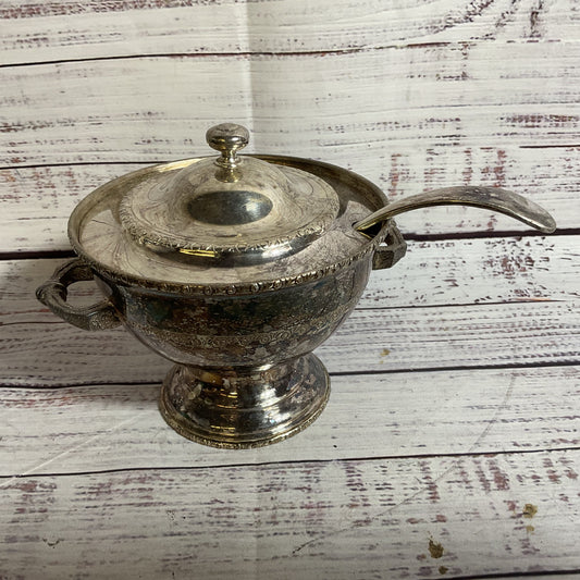 VTG. SERANCO SP.ONC & Van Riebeeck Silverplate Pedestal Soup Bow with Ladle 3.5"