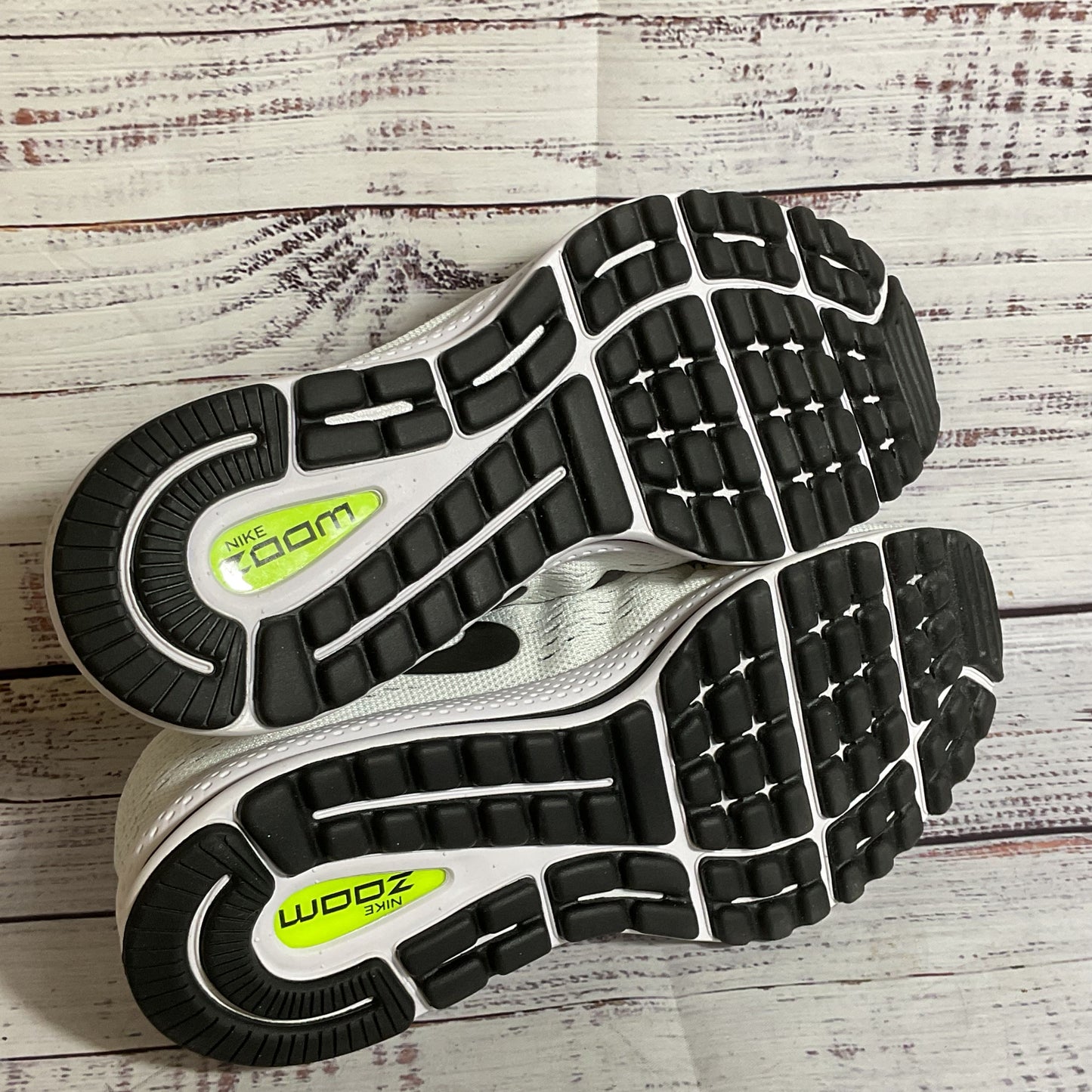 NWOB NIKE Air Zoom Vomero 12 #863766-100 Women's White Running Shoes- SZ 8