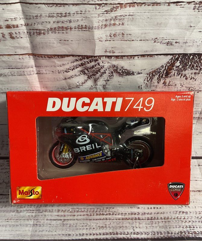 Maisto 1:18 Lorenzo Lanzi Ducati 749 Diecast Motorcycle 31546