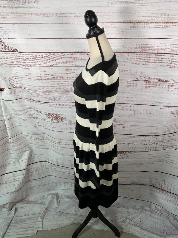 Vince Camuto Women's Long Sleeved Striped Sweater Dress Black/White Size S