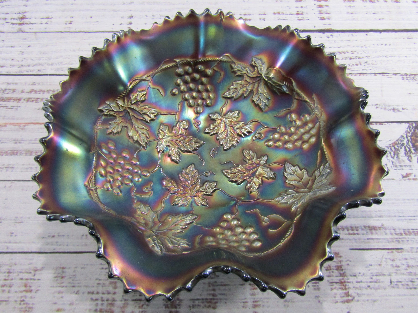 Northwood Glass Grapevine Repousse Bowl