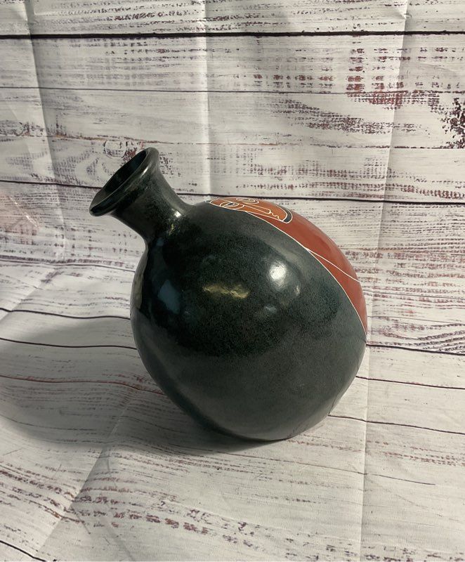 Pedro Guerrero Signed Pottery Vase 8" Made In San Juan De Oriente Nicaragua