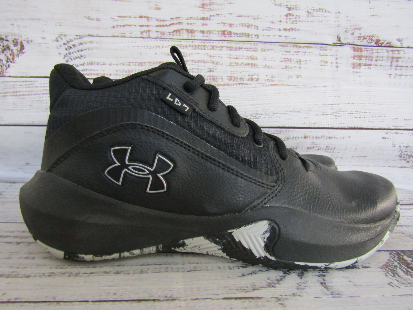 Under Armour Lockdown 7 Boy's Black Mid-Top Sneakers Size 7 Y 3028513-004