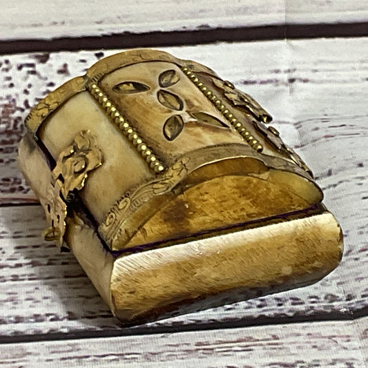 VTG. Camel Bone & Brass Trinket Box Velvet Lined 2.5” x 2"