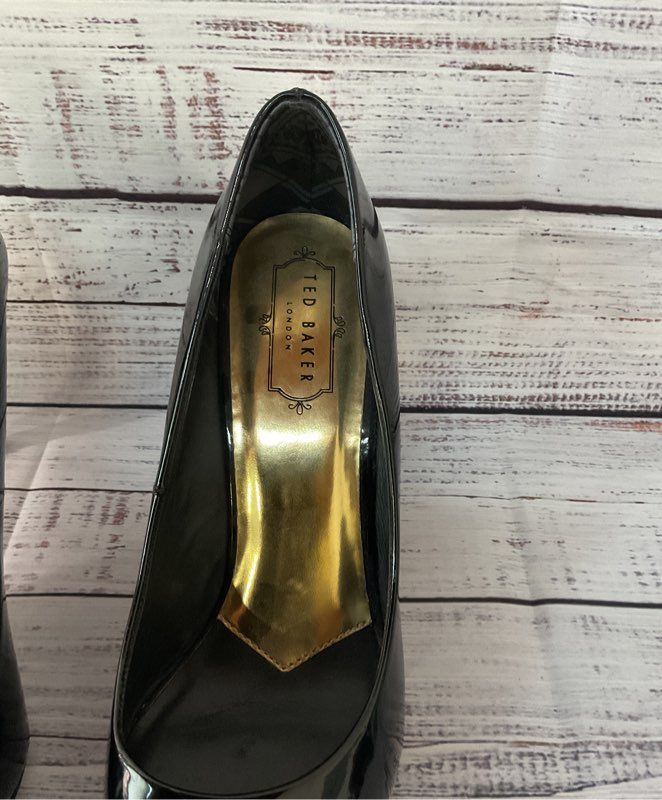 Women's Ted Baker Black Patent Leather Pump Size 40 US 9