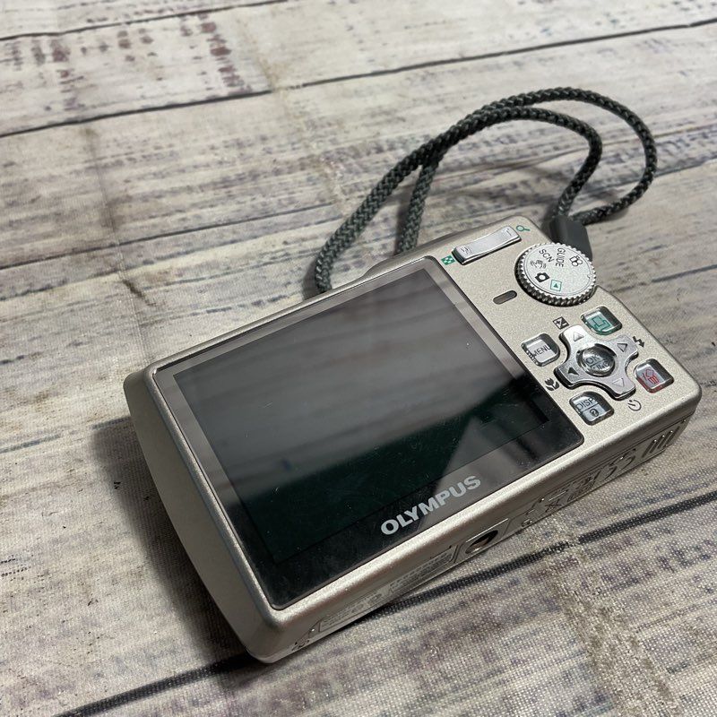 Olympus Stylus 710 Compact Silver Digital Camera 7.1 MP 4x Zoom