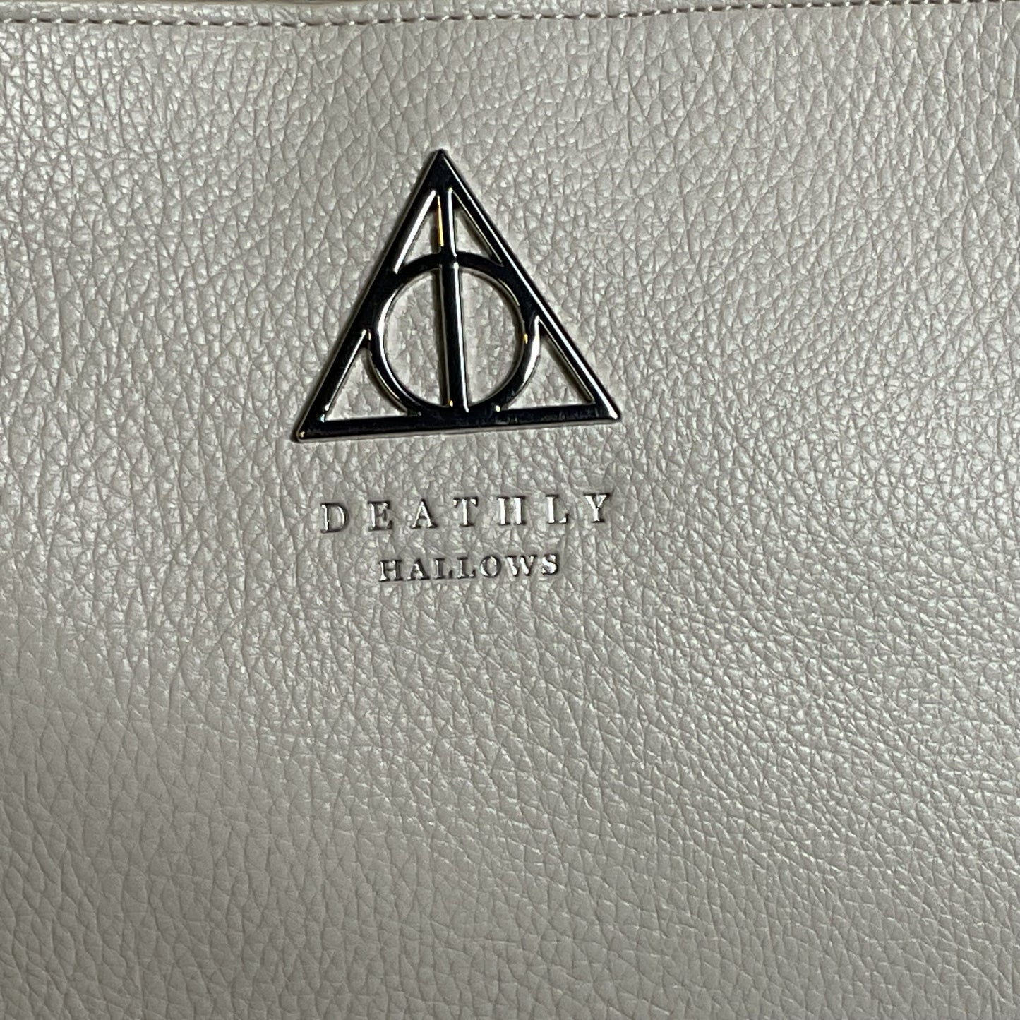 NWT LOUNGEFLY Harry Potter Deathfly Hallowe White Purse with Silver Elder Wand