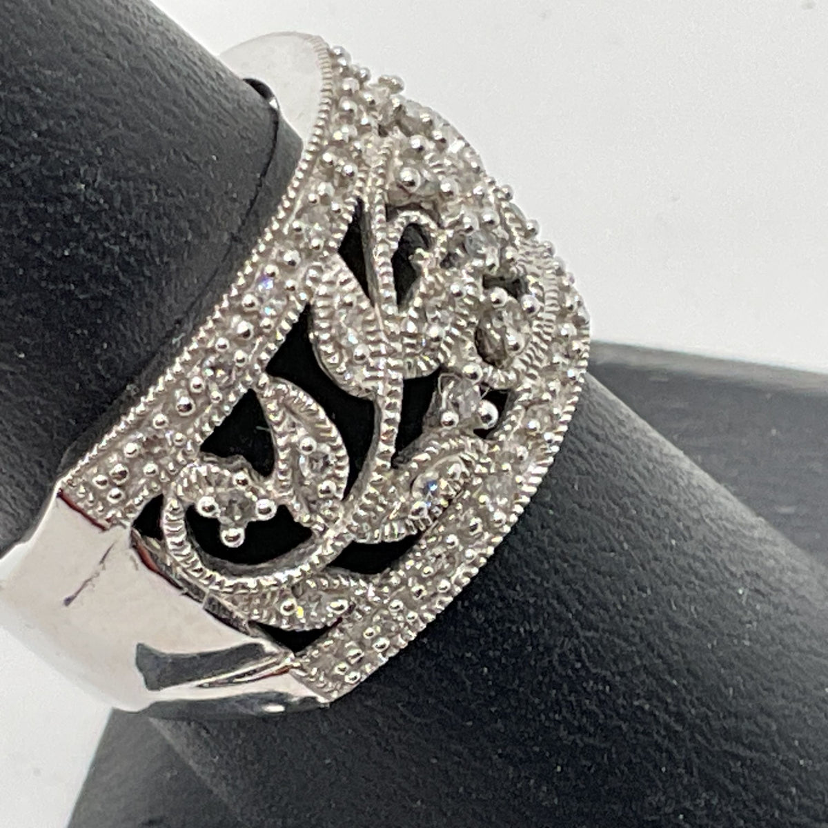 10K White Gold & Diamond Filigree SZ 7.25 Ring- 4.77g