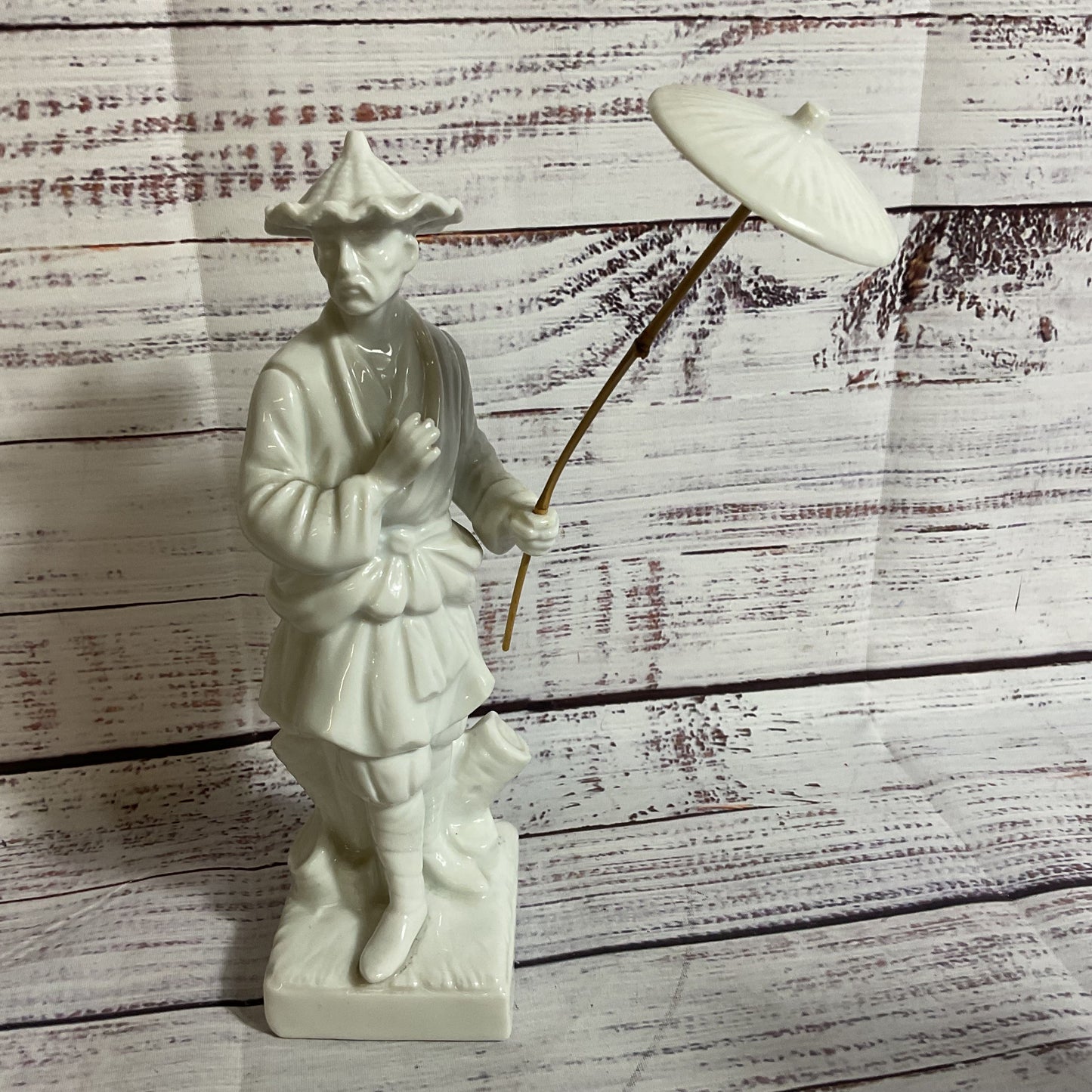 VTG FITZ & FLOYD Chinoiserie Blanc De Chine Chinese Figurine Man w/Parasol- 8.5"