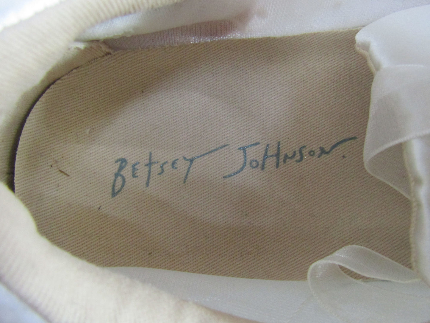 Betsey Johnson Pryce Women's White Floral Sneakers Size 9.5