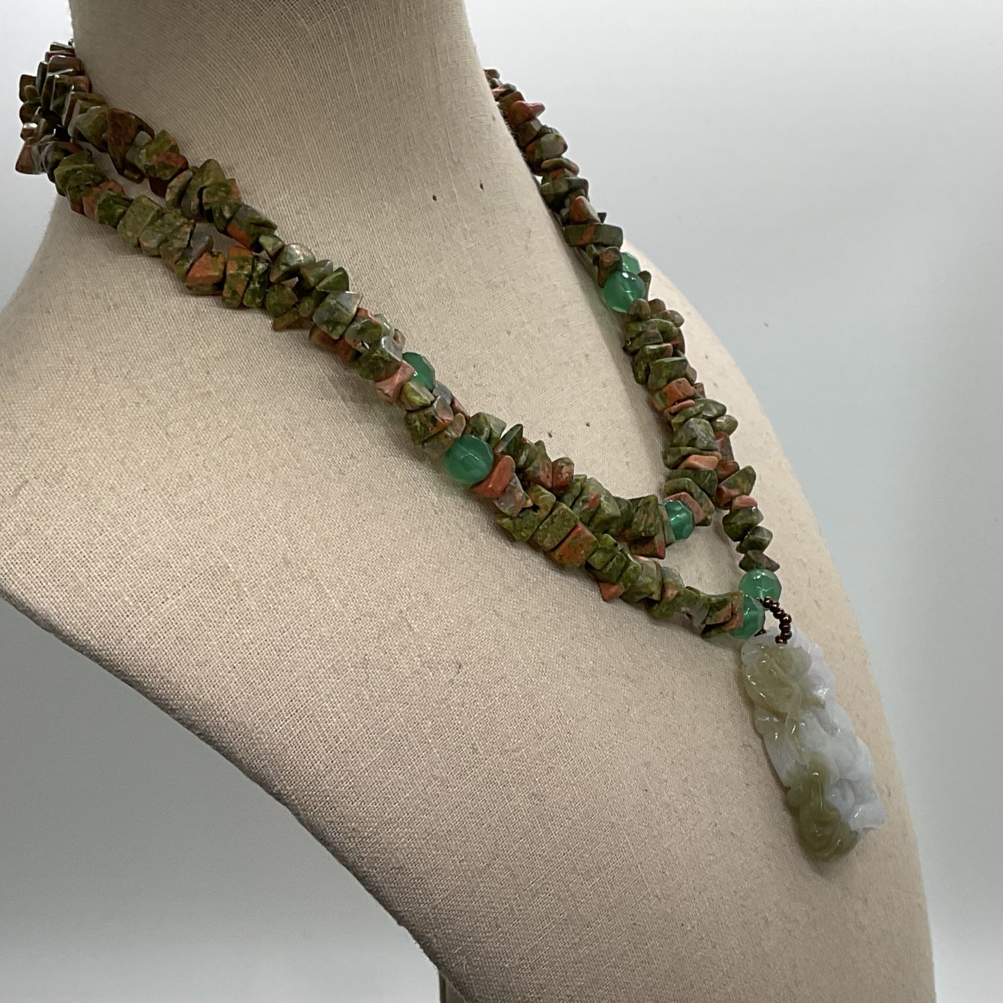 VTG. Carved Jade Pendant Gemstone Beaded Double Strand Necklace- 16.5"