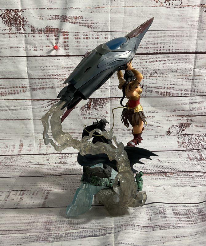 Injustice: Gods Among Us Collector's Edition PS3 Batman Wonder Woman PVC Statue