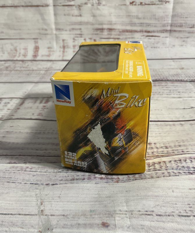 New Ray 1:32 Scale Die Cast Suzuki GSX 1300R