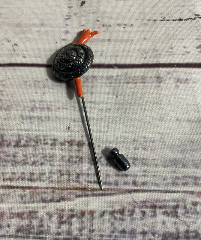 MMA Metropolitan Museum Of Art Silver Tone Orange Enamel Snail Stick Lapel Pin
