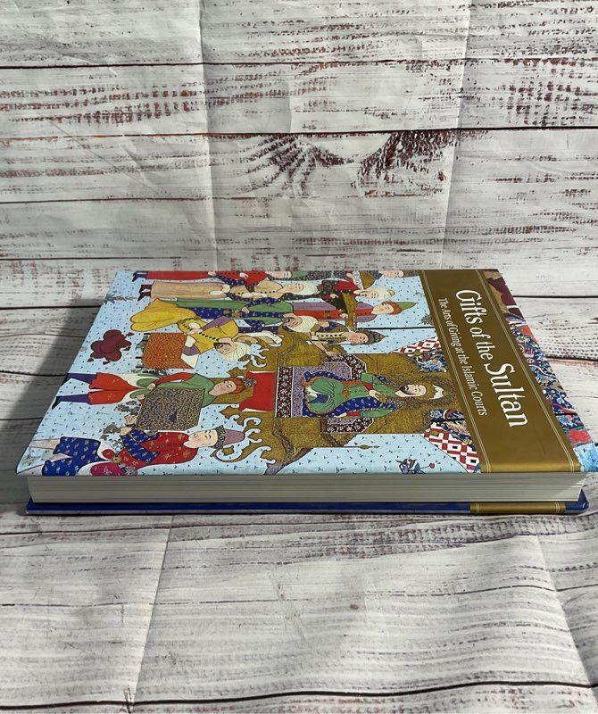 Gifts Of The Sultan: The Arts Of Giving At The Islamic Courts Hardcover